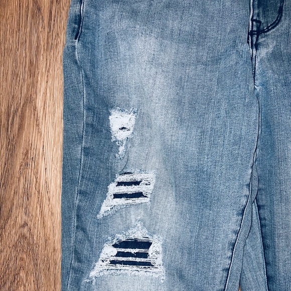 Maurices Woman’s Denim High Rise Distressed Skinny Jeans Size Medium - Picture 4 of 9